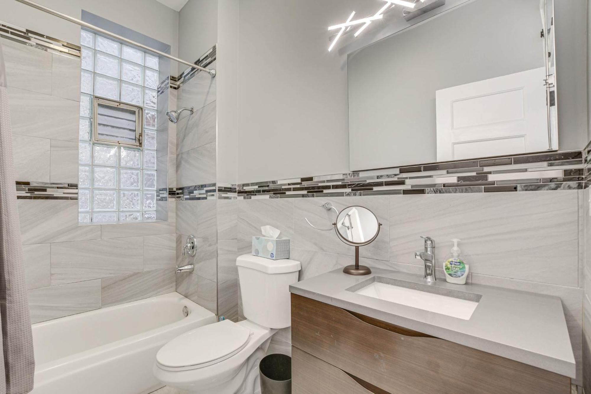 Spacious Condo With Deck About 3 Mi To Downtown Chicago! Extérieur photo